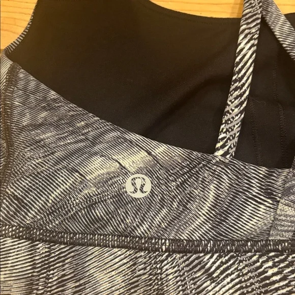 Lululemon Size 8 Energy Bra in Dimensional Icing Blue Multi-Color Sports Bras